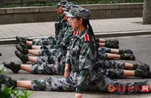 吃瓜爆料军训跳舞女生,揭秘军训跳舞女生的独特风采