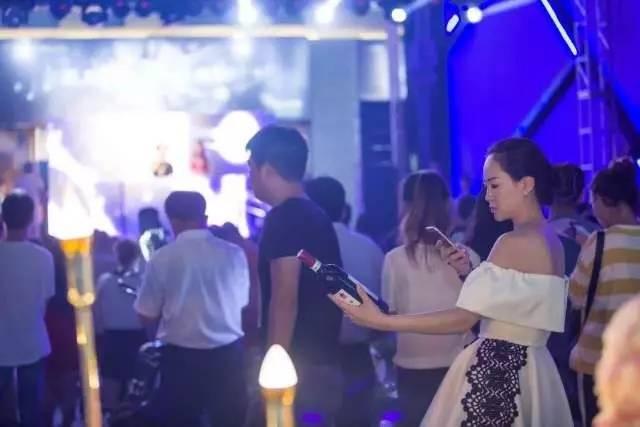 盐城酒吧吃瓜爆料事件,揭秘幕后真相与网络舆论风暴