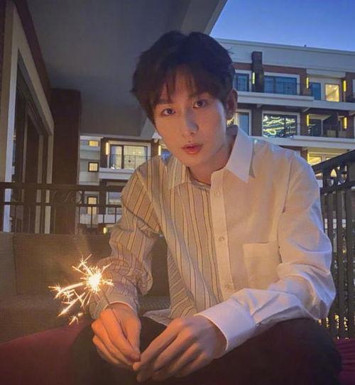 杨紫成毅吃瓜爆料,吃瓜爆料引热议