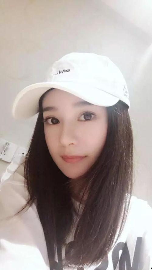 明星网红近照,颜值与气质并存，岁月痕迹难掩风采