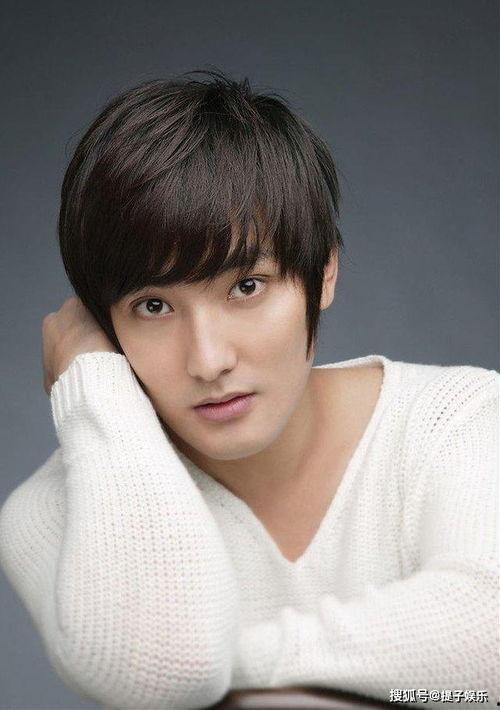 明星网红转转,跨界融合，引领潮流新风向