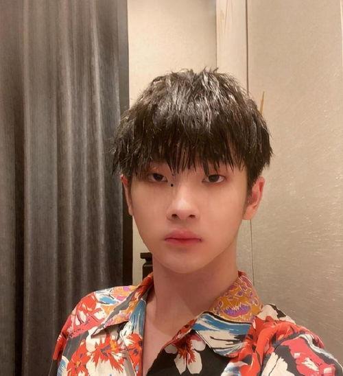 会长吃瓜爆料王一博,瓜王会长独家爆料，揭秘明星背后的故事