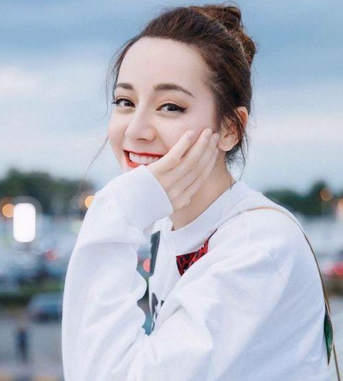 吃瓜爆料热巴全身涂粉,美艳绝伦！吃瓜爆料揭秘明星化妆术