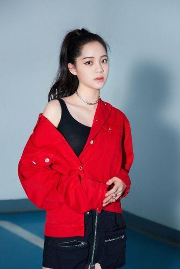 明星网红娜娜,网红明星的璀璨人生