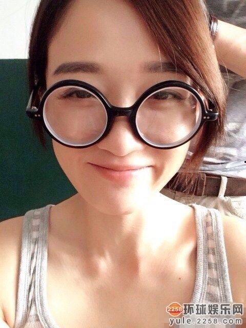 眼镜妹宿舍吃瓜爆料本人,一场宿舍吃瓜爆料的真实故事